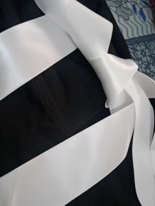 Bow Bodycon Mini .
