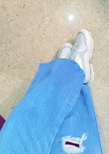 Distressed Blue Jeans 👍🏻