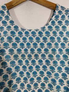 White With Blue Floral Print Kurta (Women&#39;s)