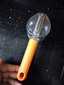 Vegetable Peeler with Container