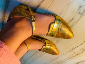 Women Golden Flats Party Wear🦋