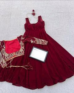 Trendy velvet gown with Koti set😍