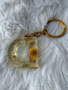 🌼 Golden Bloom “D” Resin Keychain 🌼