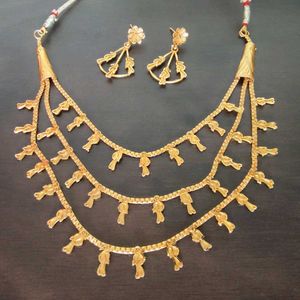 Elegant Gold Necklace Set