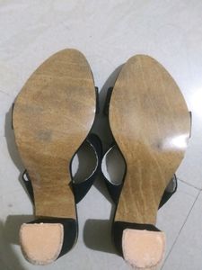 Black Sandal - Size 6
