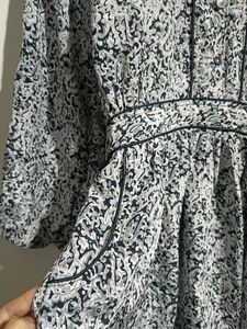 Women Printed Top With Pockets