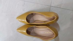 Heels Yellow