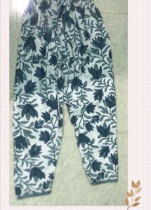 Women Floral Printed Regular Kurta With Pant
