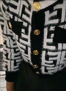 Stylish Patterned Knit Cardigan