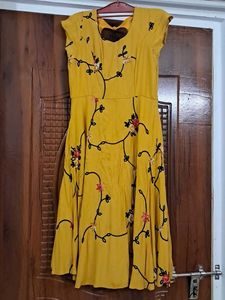 Floral Embroidered Yellow Dress🌻💖