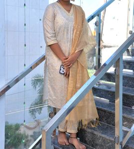 Beautiful stunning white kurtha set