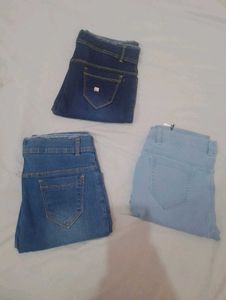 Trio of Women&#39;s Denim Jeans: Sizes 30,32