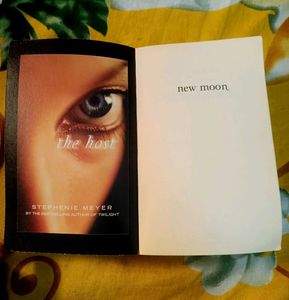 New Moon by Stephenie Meyer