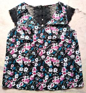 Shein Floral Lace Top..🎀