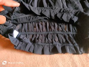 Forever 21 Black off the shoulder Fancy top 🖤🎀