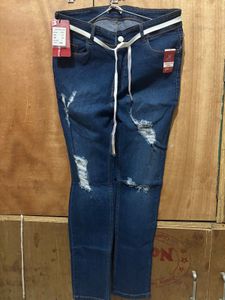 Ripped Jeans with Belt