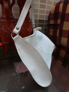 White Sling Bag 🤍