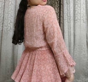 Floral Print Pleated Top