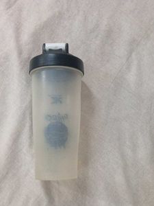 MuscleBlaze Shaker Bottle