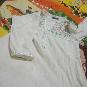 Floral Embroidered kurta