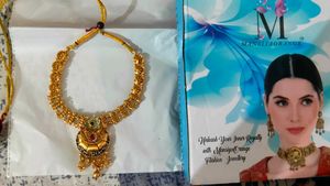 Gold Tone Necklace