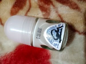 NIVEA PEARL &amp; BEAUTY ROLL ON