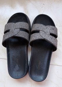 Stylish WOOCHMU Platform Slides