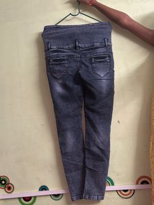 New 6 Botton High Waist Jeans