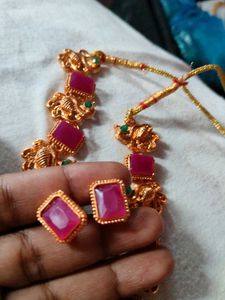 Necklace With Earrings Gold And Red Colour Beads