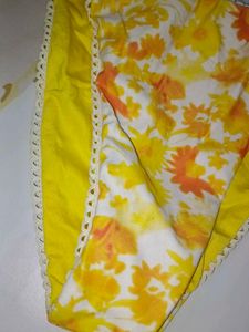 (100)Floral Print Bikini Top