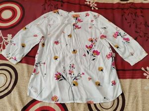 A White floral shirt top