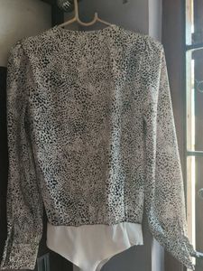 Chic Animal Print Bodysuit Top