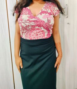 Top🩷 V Neck ( Thrifty)🌷SALE🌷