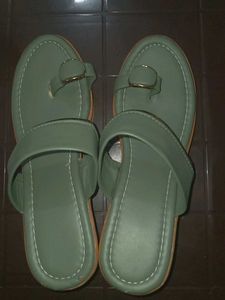 Short heel ladies footwear Totally new