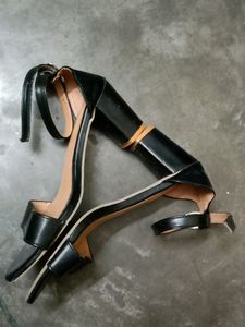 Black High Heel 👠