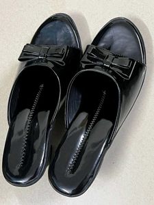 👠Stylish Black Slip-on Heels With Cute Bow Design