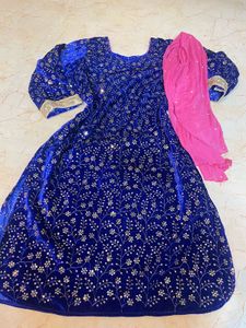 pakistani combination velvet kurti and dupatta set