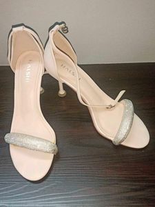 Elegant beige Heels