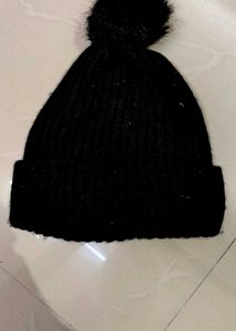 KNIT POMPOM BEANIE