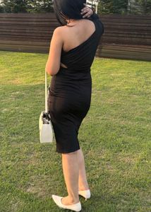 Chic Black One-Shoulder Dress