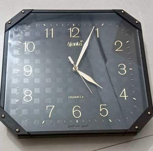 Ajanta Wall Clock With Elegant Colour