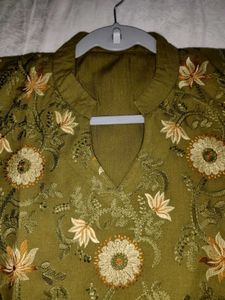 Floral Embroidered Kurta Set in Cotton