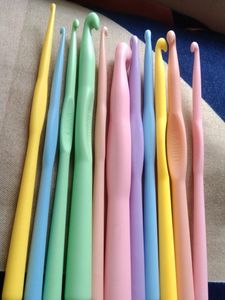 5 Multicolour plastic crochet sticks✨