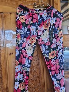 Straight Pant Floral Print On Black Base.