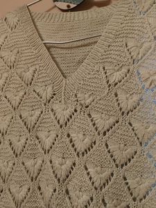 Men’s Sleeveless Knit Sweater In Beige Off white