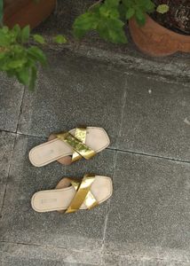 Gold Flats & Chappal