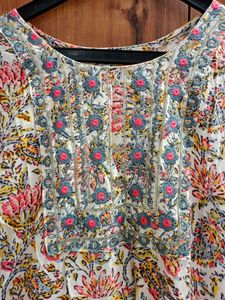 Floral Kurti 🤍