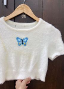 cute embroidery  butterfly crop top.
