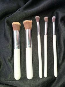 Huda Girl Professional White Makeup Brush
