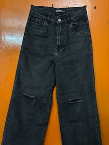 High Wiasted Straight Fit Ripped Jeans